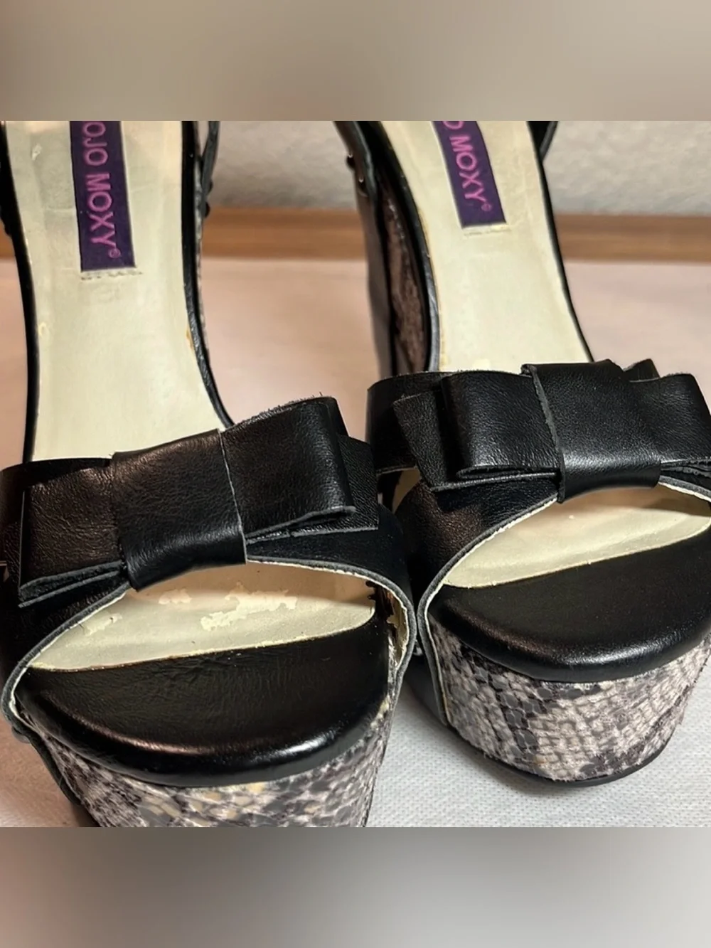 Mojo Moxy Sonny Python Snake Print Wedge Sandals Black Leather Bow Womens 7.5